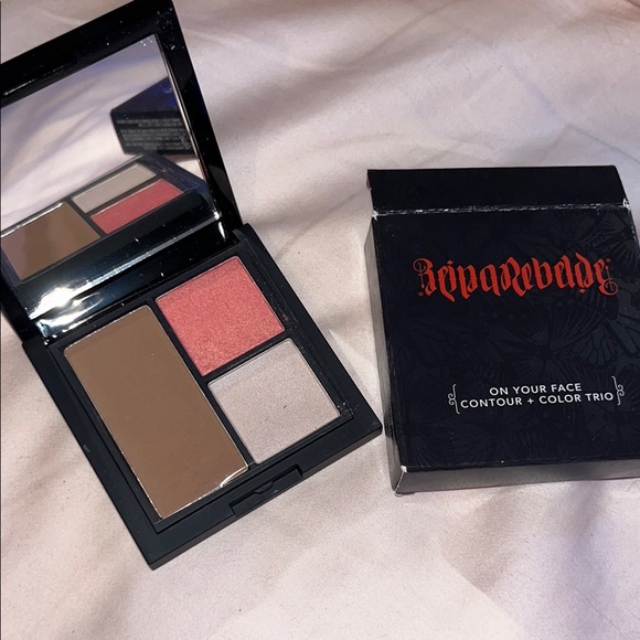 Reina Rebelde Contour Palette - Picture 3 of 4